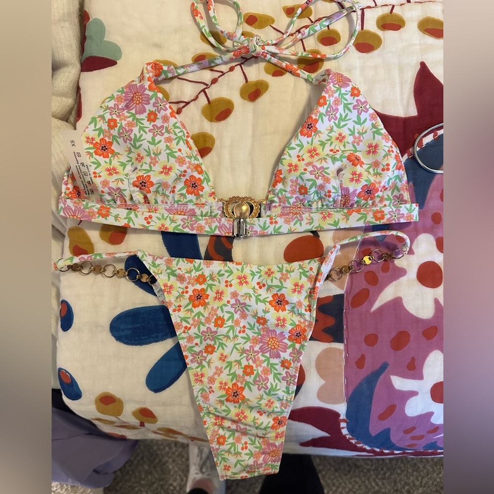 Floral Bikini - Picture 3 of 5